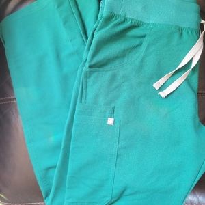 Figs Kade Cargo scrub pants